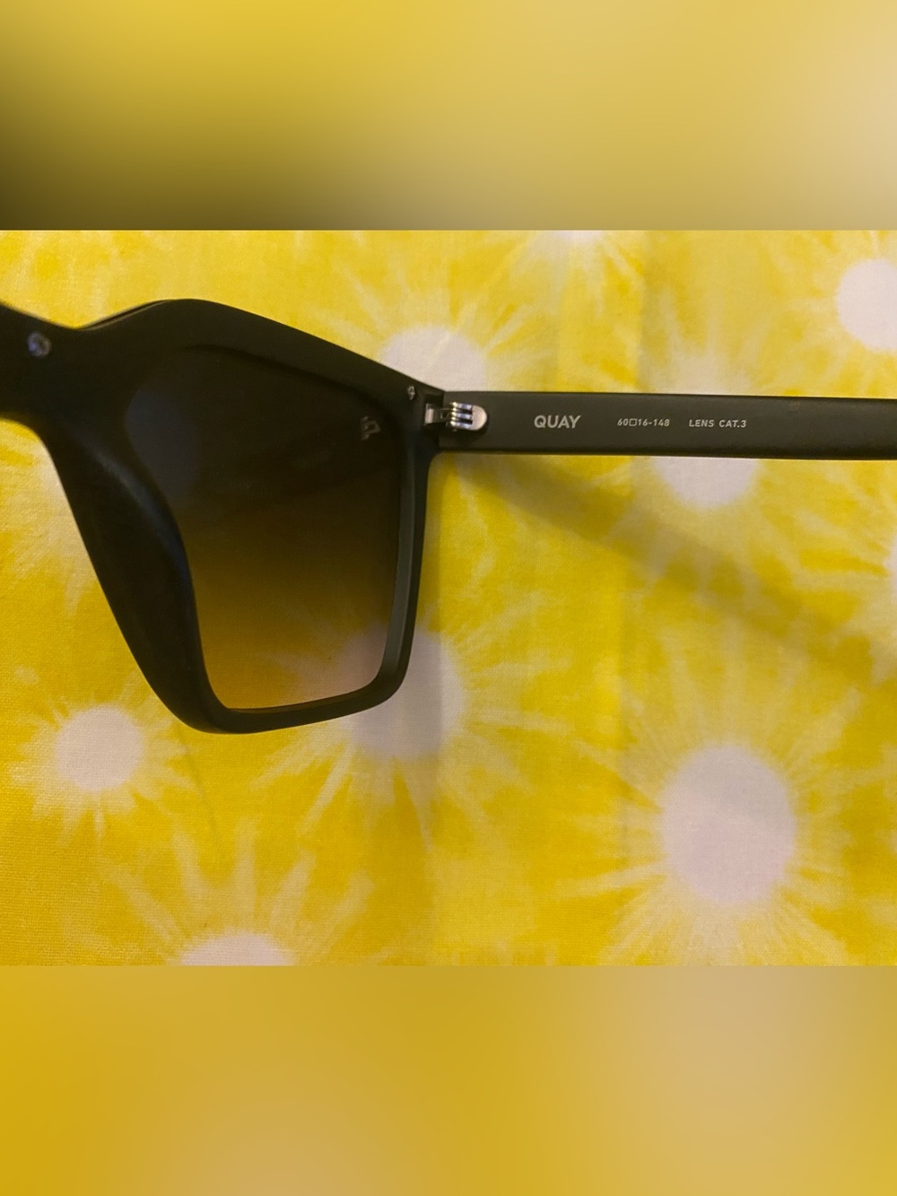 Quay | Level Up | Black Frame / Smoke Polarized Lens - Picture 6 of 16